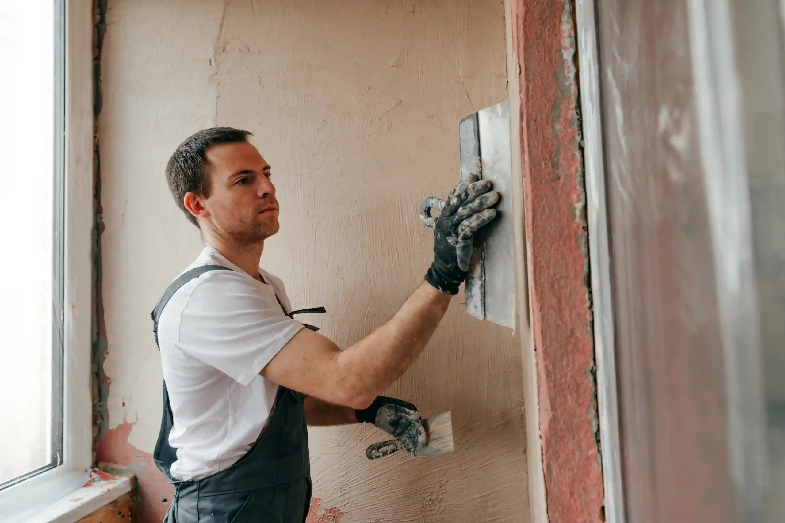 worker-applying-putty-mortar-on-the-balcony-wall-2025-01-08-23-29-08-utc